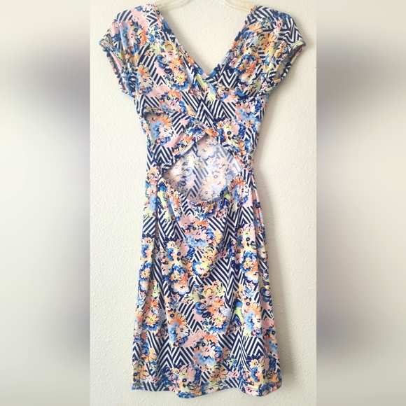 🔥BNWT Junior's Floral Cut Out Open Back Mini Dress by Derek Size M - Picture 2 of 5